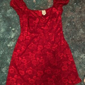 RED FLORAL DRESS SIZE MEDIUM
